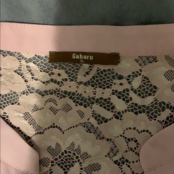 Blouse with lace accent - Picture 3 of 6